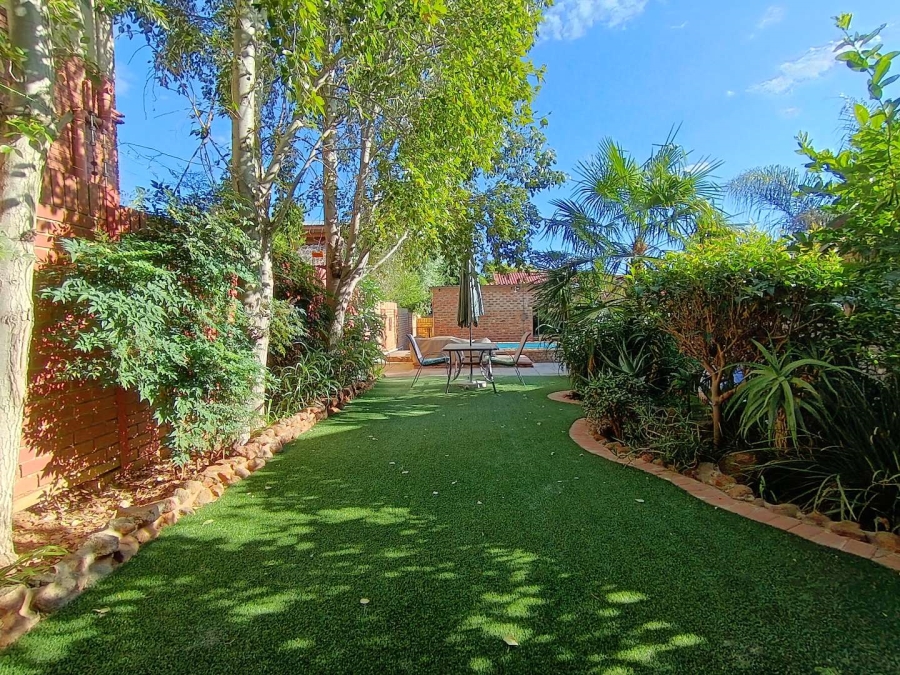 5 Bedroom Property for Sale in Langenhovenpark Free State